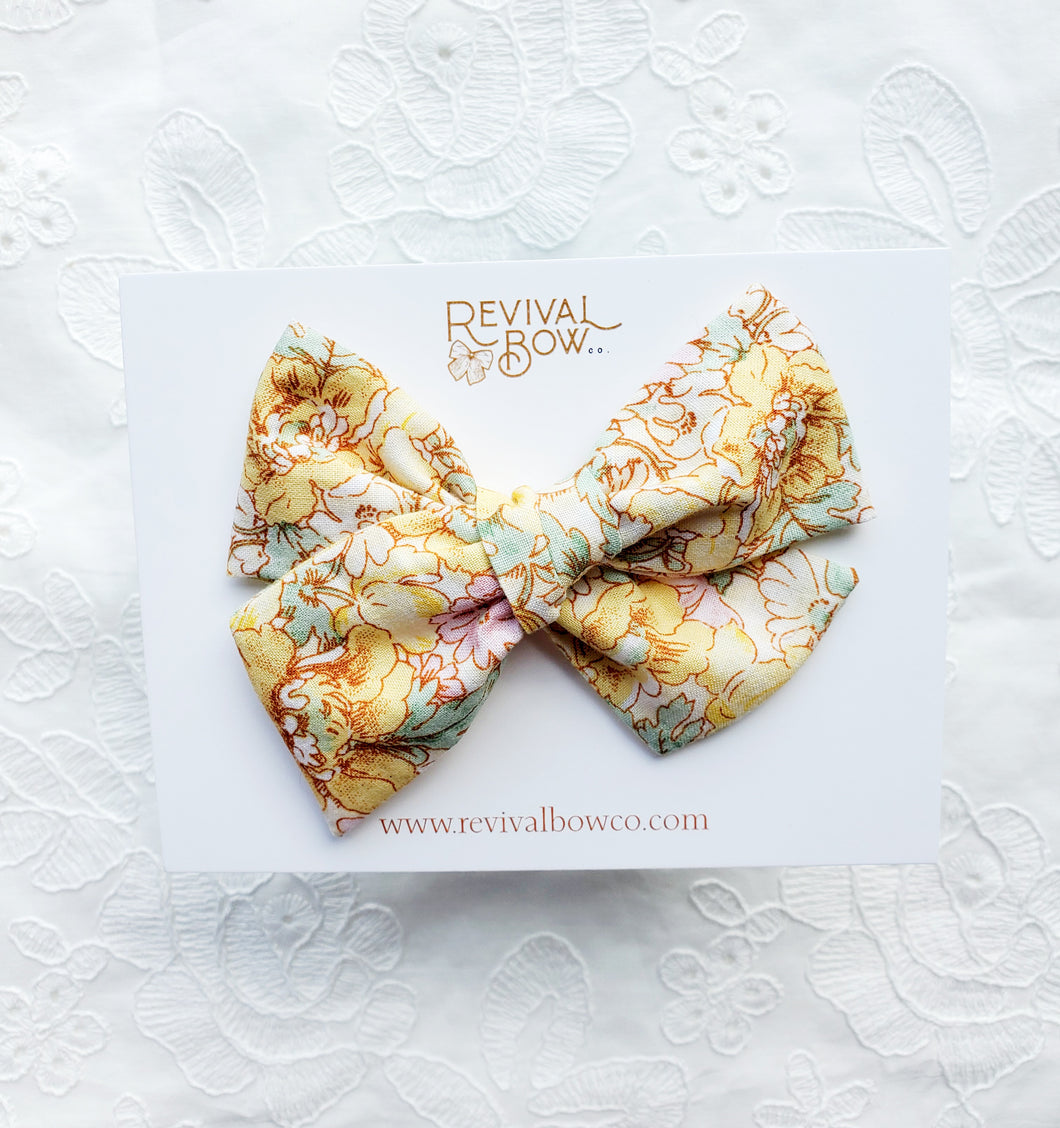 Large Pinwheel Bow • Yellow Floral