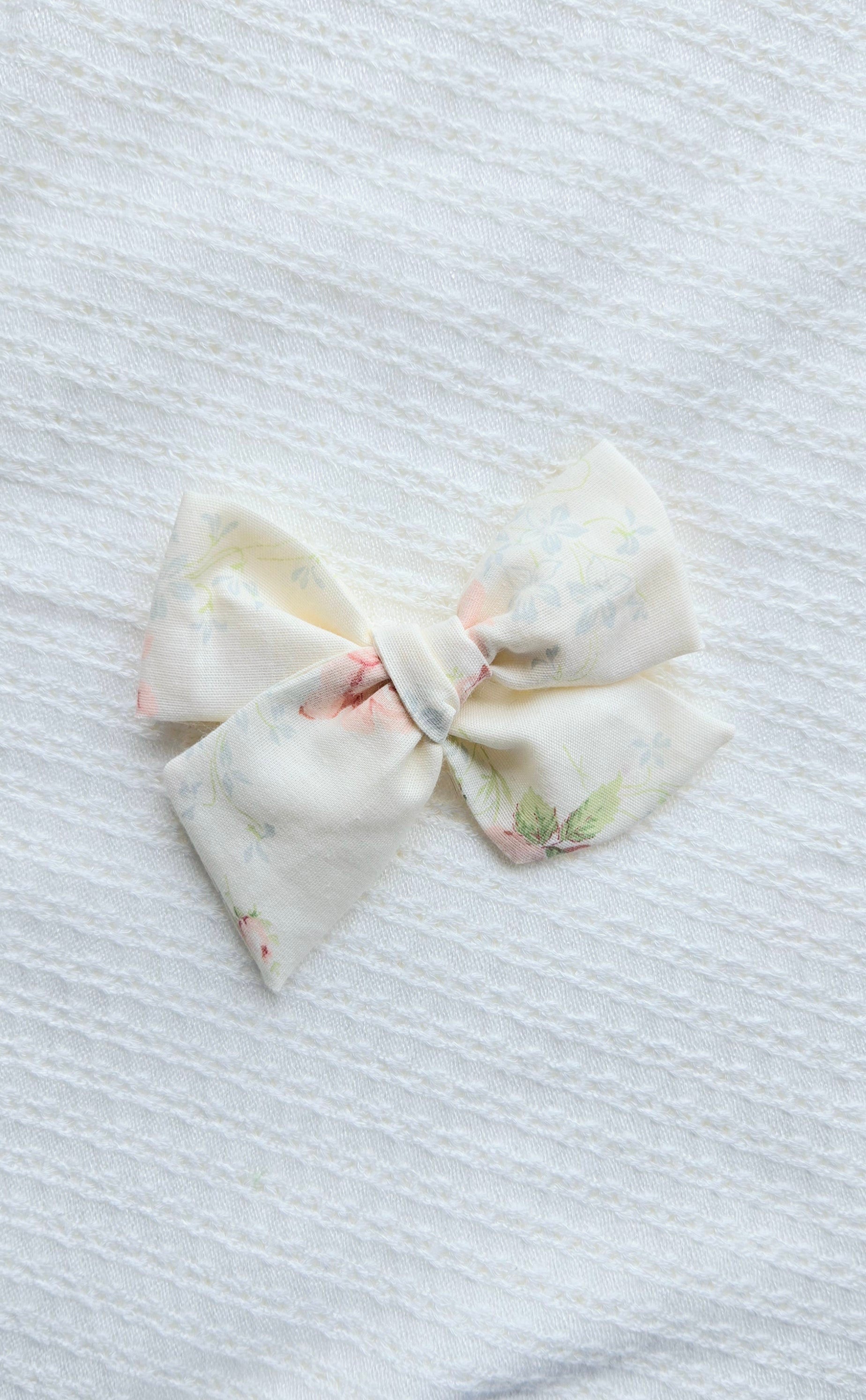 Large Pinwheel Bow • Cream Floral