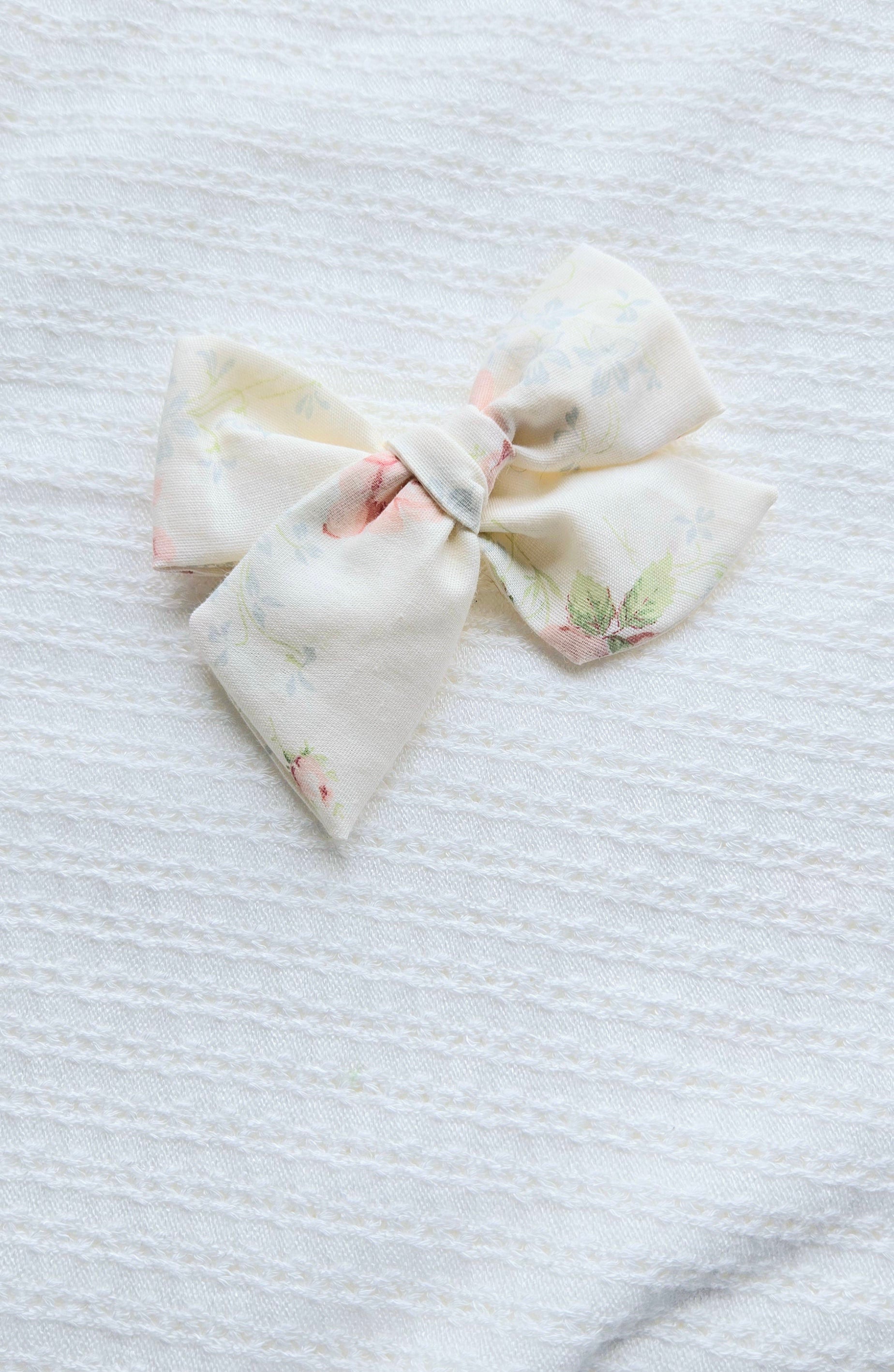 Large Pinwheel Bow • Cream Floral