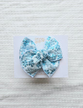 Load image into Gallery viewer, Fable Bow • Metallic Blue Floral
