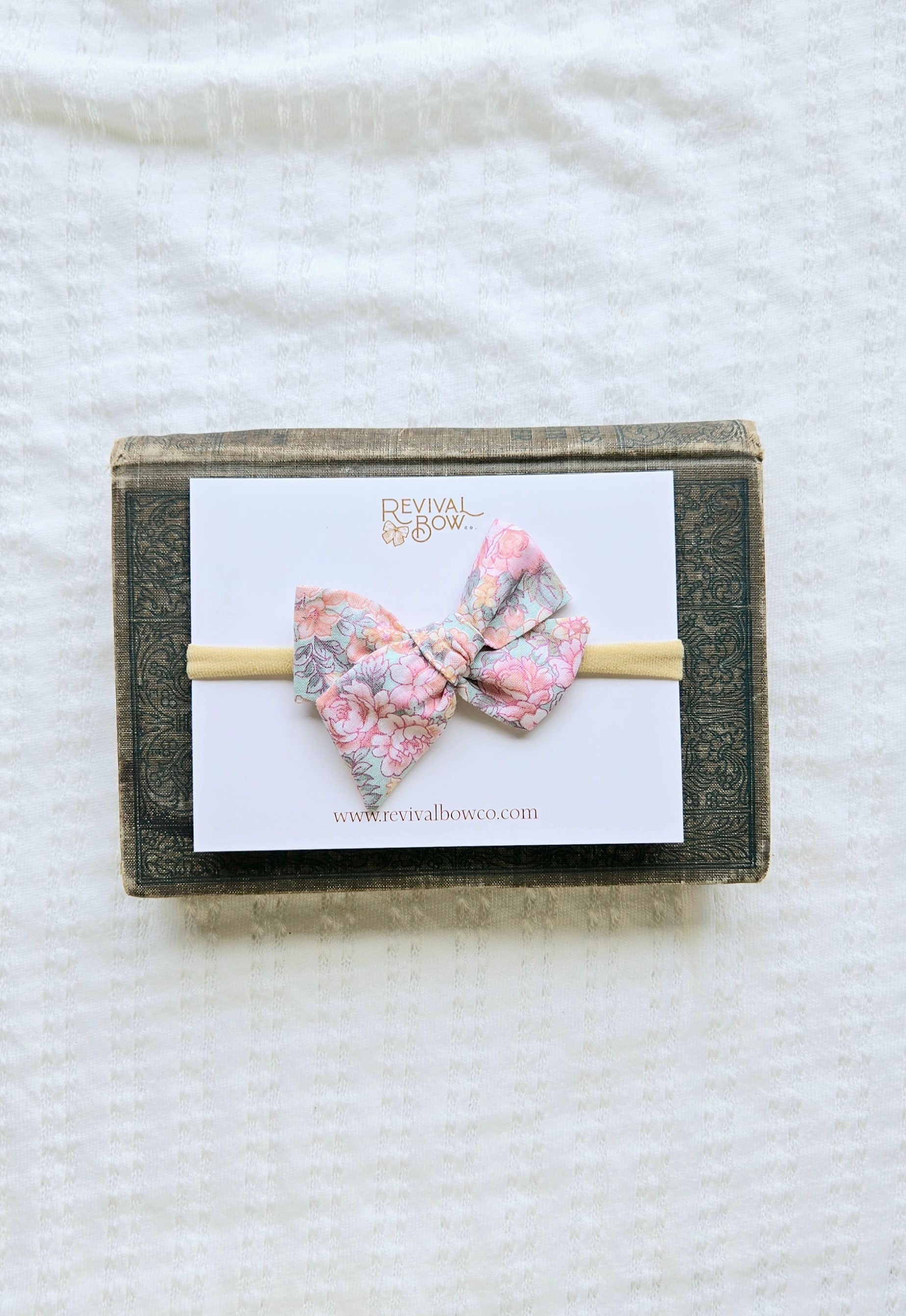 Small Pinwheel Bow • Livy