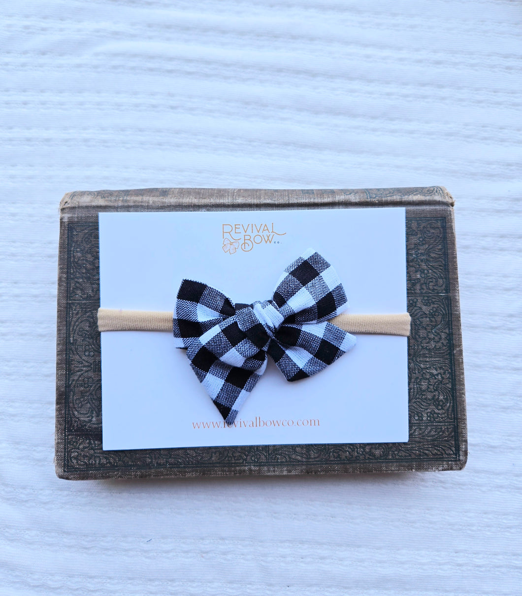 Small Pinwheel Bow • Black Gingham