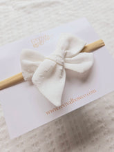 Load image into Gallery viewer, Small Pinwheel • Textured Ivory
