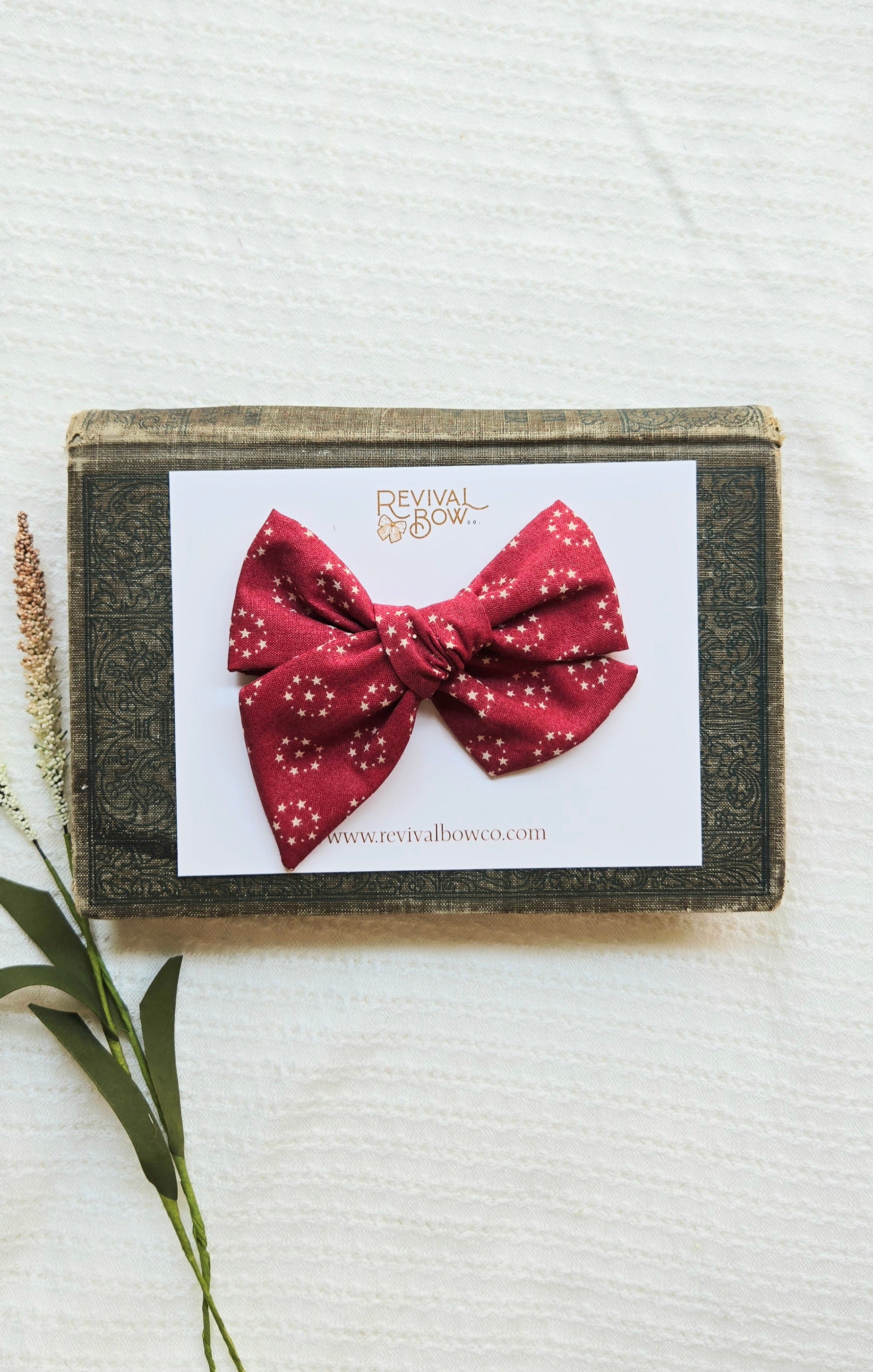 Large Pinwheel Bow • Red Stars