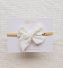 Load image into Gallery viewer, Small Pinwheel • Textured Ivory
