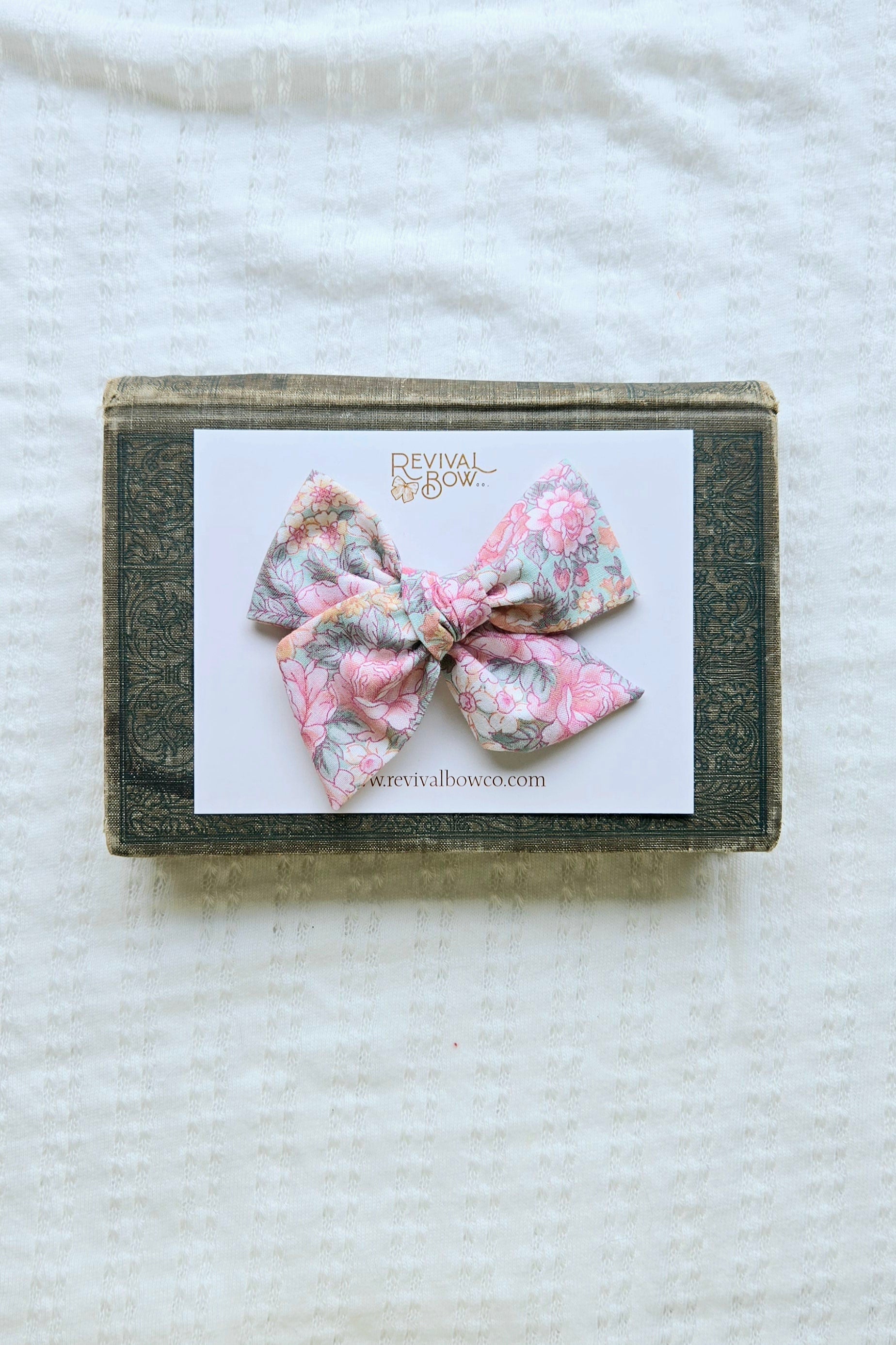 Large Pinwheel Bow • Livy