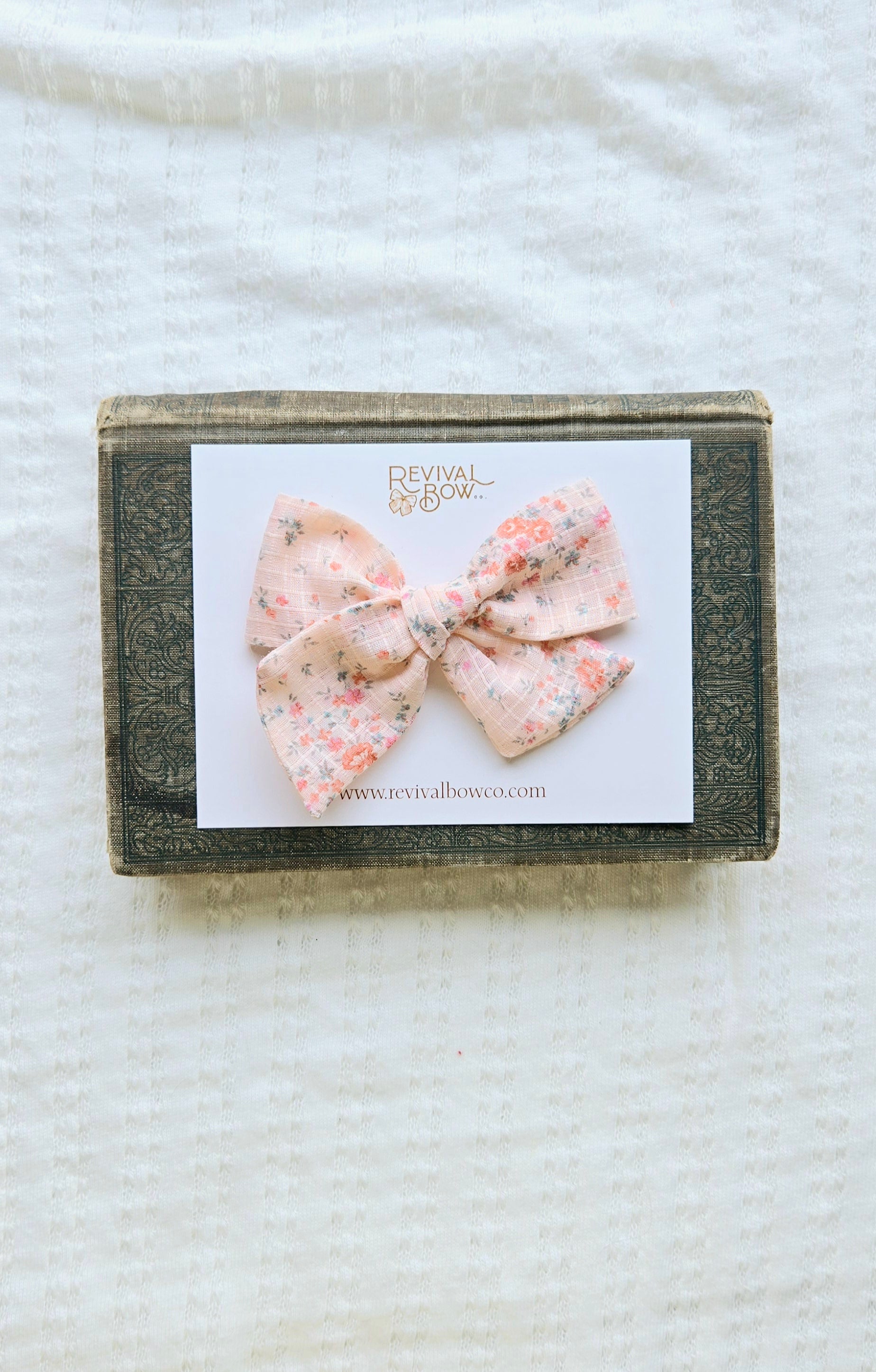 Large Pinwheel Bow • Penny