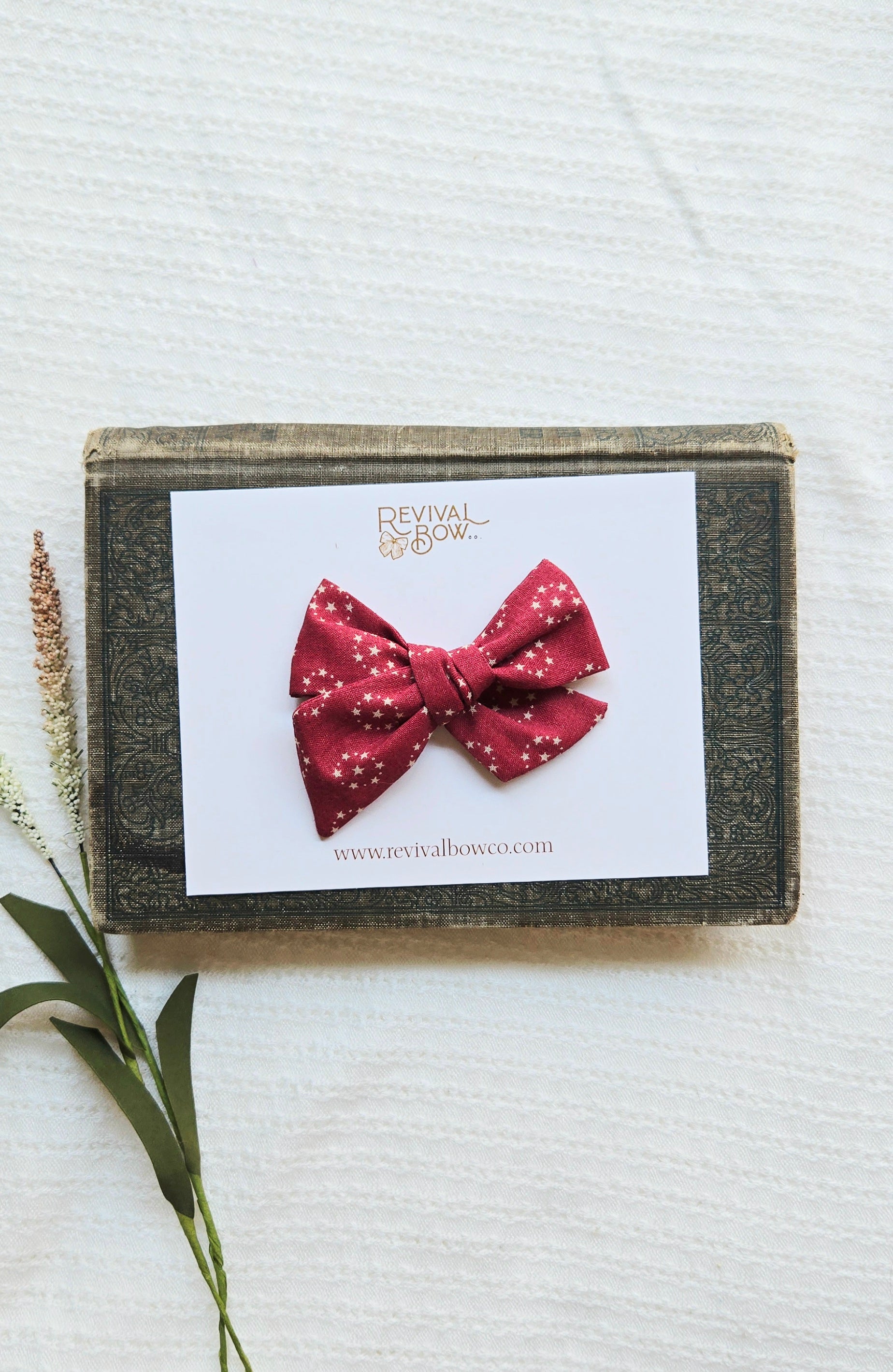 Small Pinwheel Bow • Red Stars