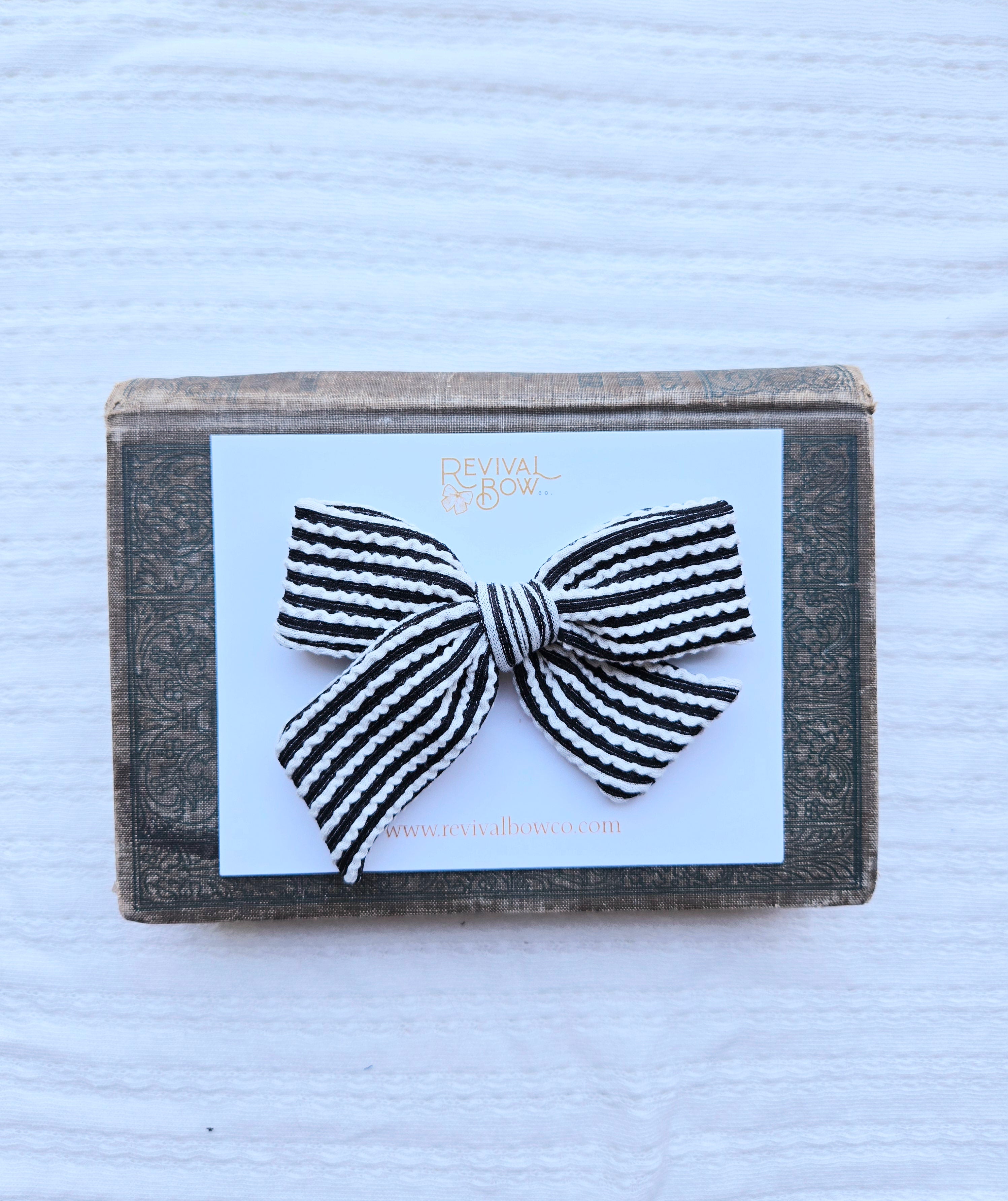 Classic Pinwheel Bow • Black & White Striped