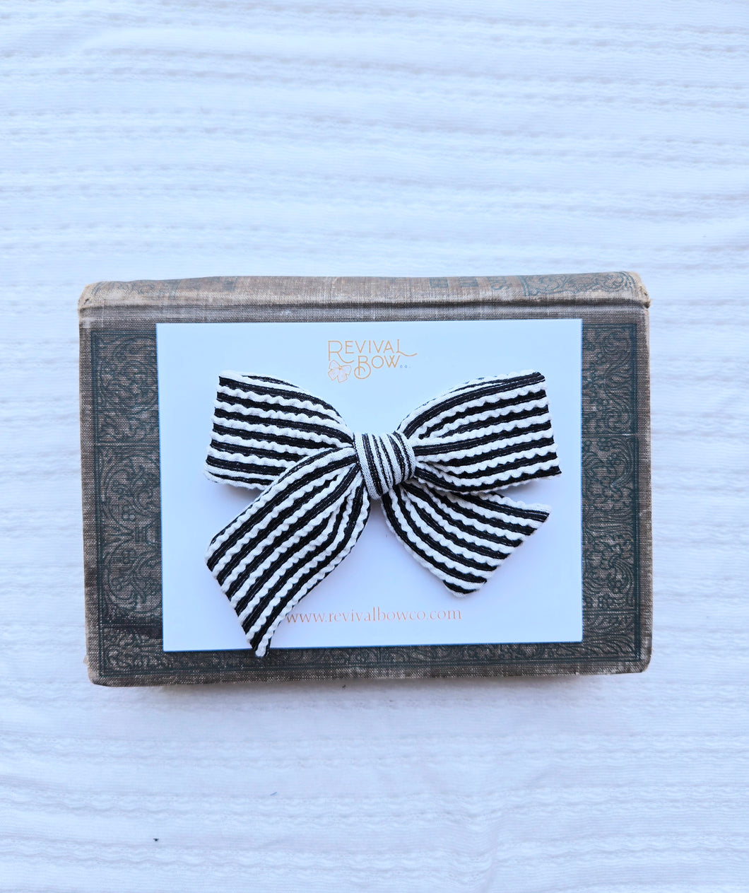 Classic Pinwheel Bow • Black & White Striped