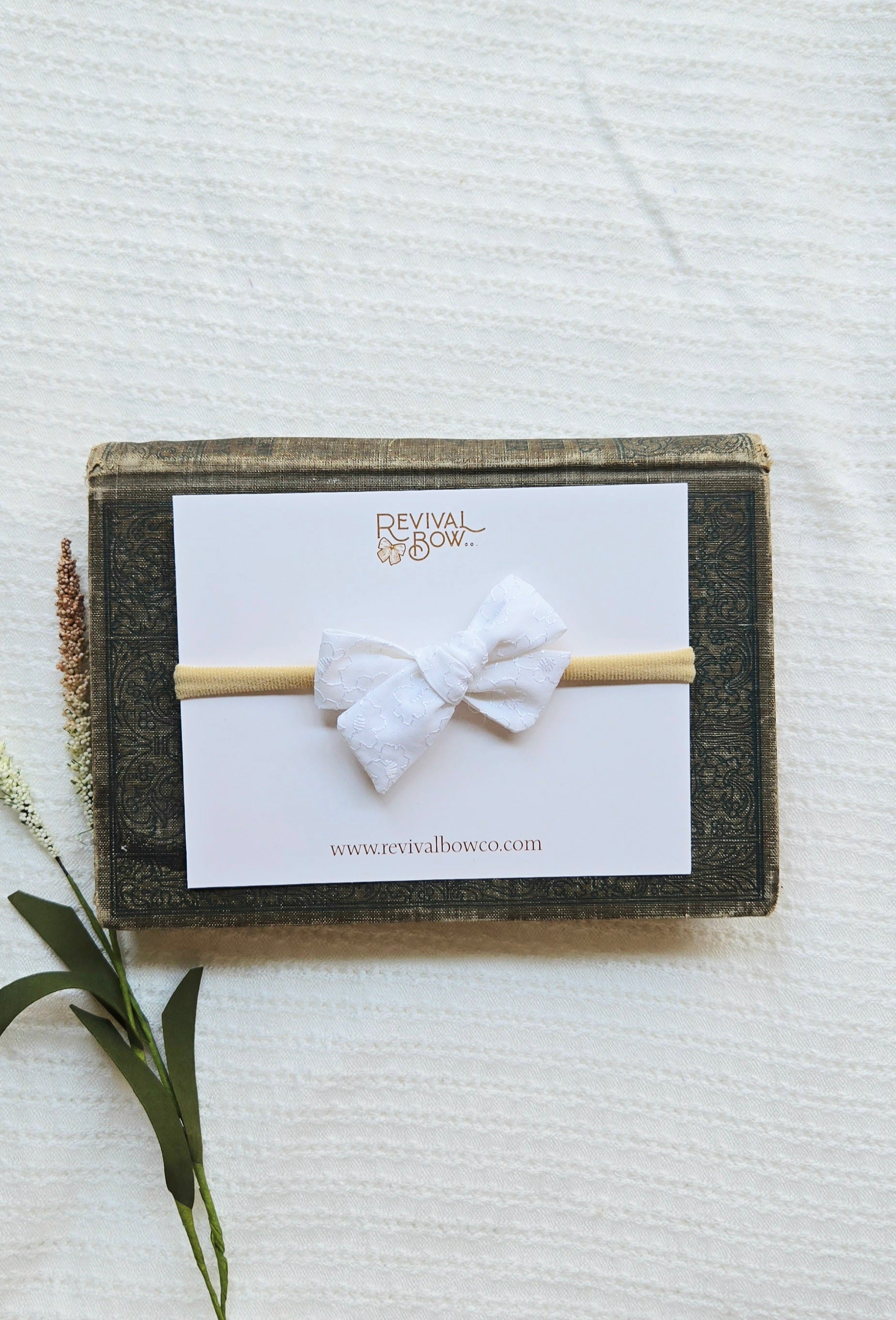 Mini Pinwheel Bow • Embroidered White Floral