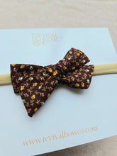 Load image into Gallery viewer, Mini Pinwheel Bow • Brown Floral
