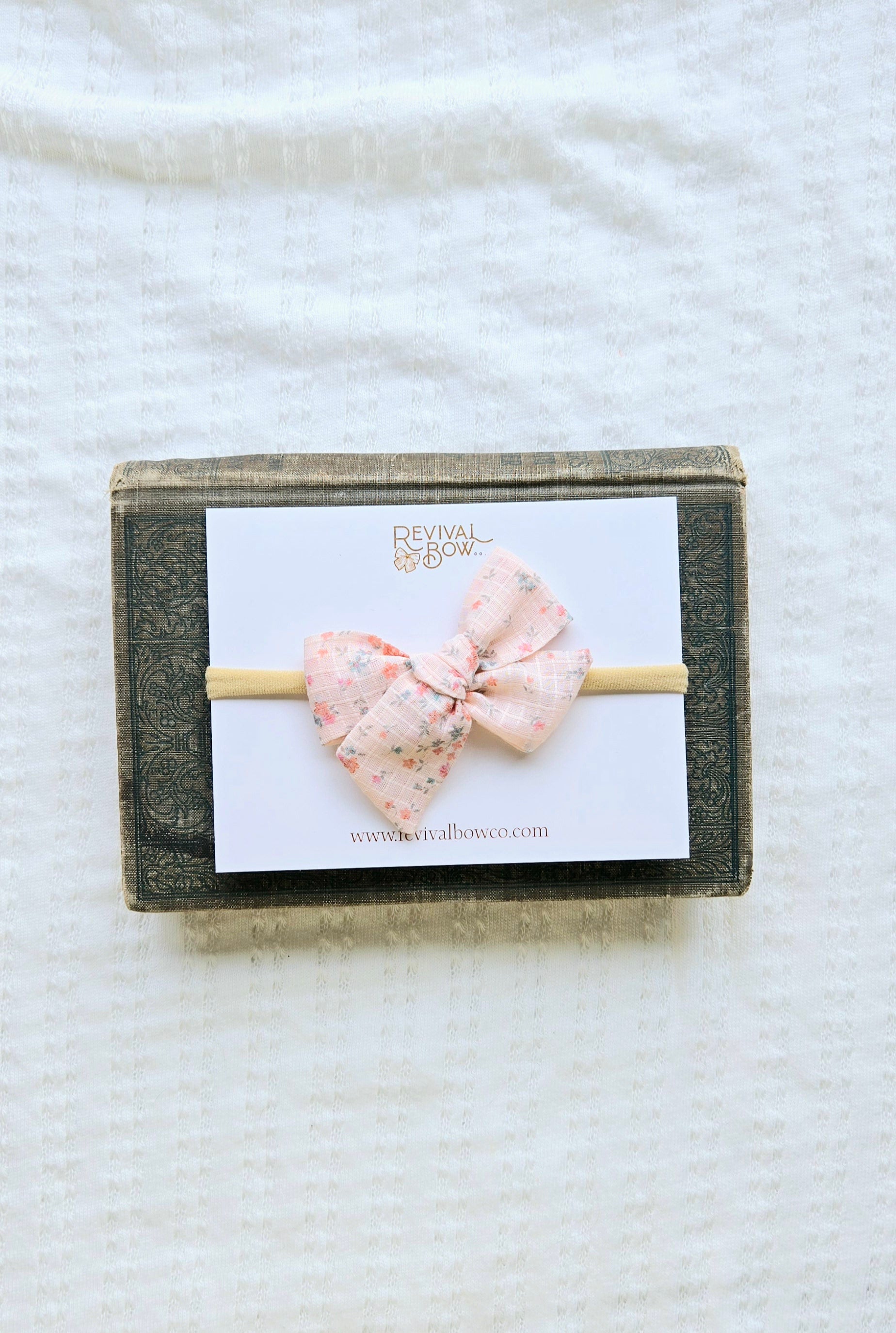 Small Pinwheel Bow • Penny
