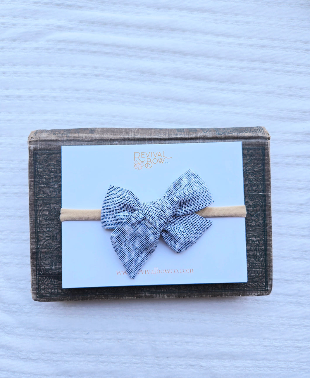 Small Pinwheel Bow • Black Linen