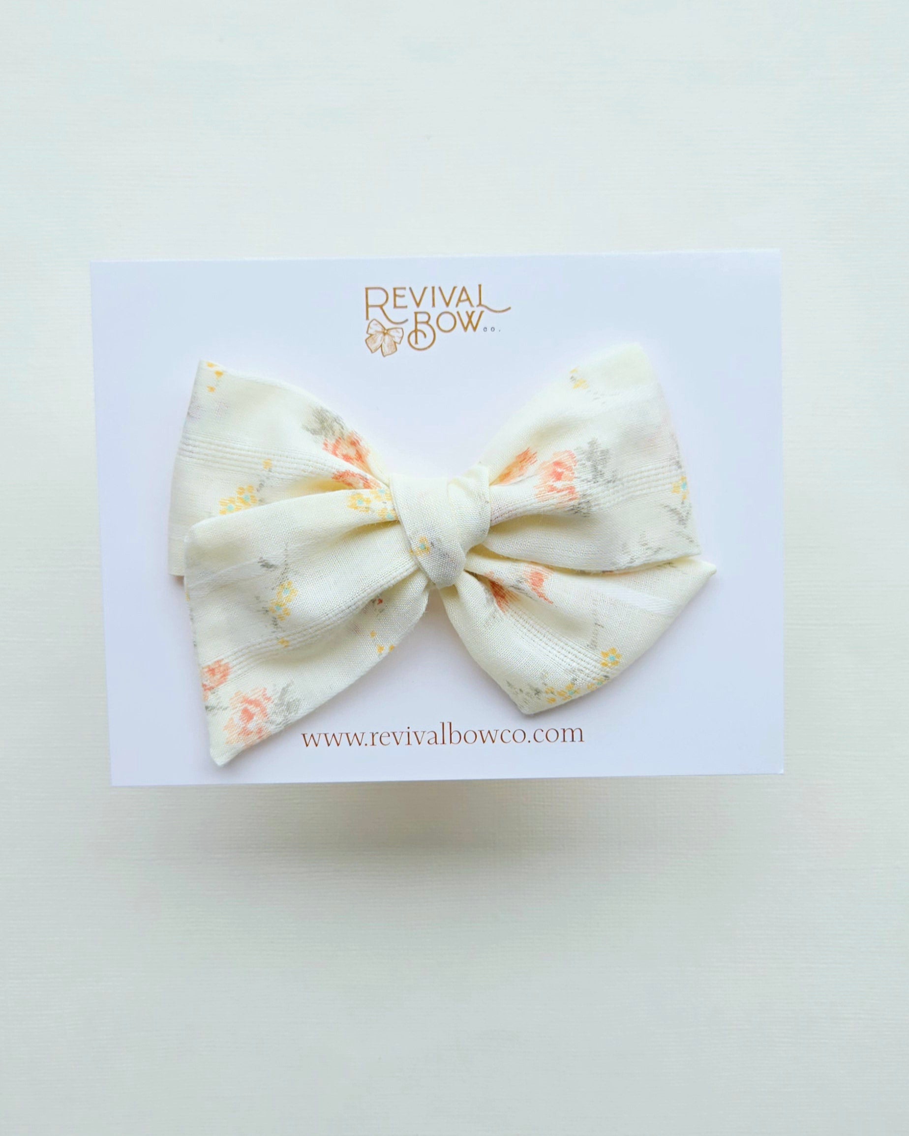 Large Pinwheel Bow • Pale Yellow Textured Floral